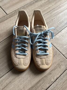 adidas Women’s Beige and Light Blue Sneakers